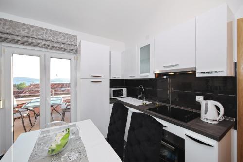 Η κουζίνα ή μικρή κουζίνα στο Villa Marko