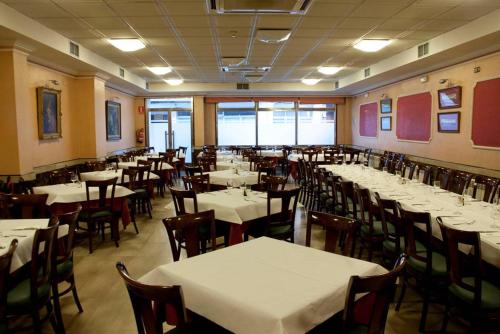 Restorāns vai citas vietas, kur ieturēt maltīti, naktsmītnē Hostal Torres