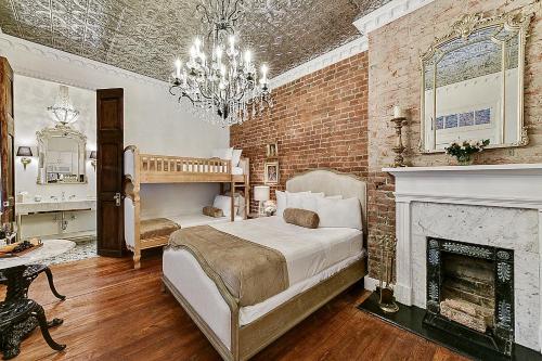 French Quarter Mansion Image