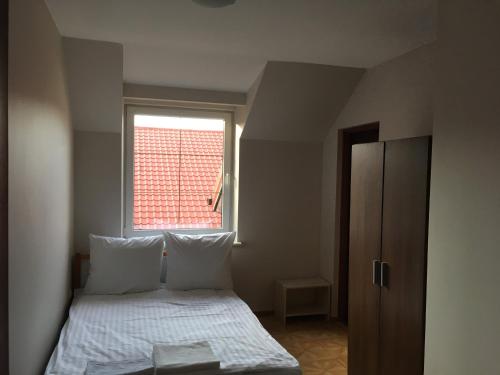 Una cama o camas en una habitación de Zajazd Bachus