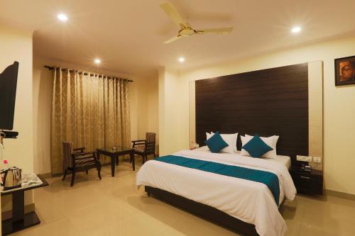 a bedroom with a large bed with a large headboard at Hotel Chanakya inn in New Delhi