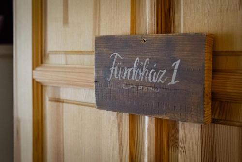 a sign on a wooden door with the words für enthalpic at Nomad Hotel & Glamping in Noszvaj