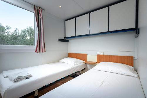 Postel nebo postele na pokoji v ubytování Camp Kopito