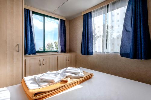 Postel nebo postele na pokoji v ubytování Camp Kopito