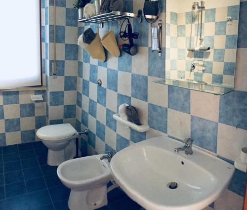 a bathroom with a sink and a toilet at Borgo Canneto in Rodi Garganico