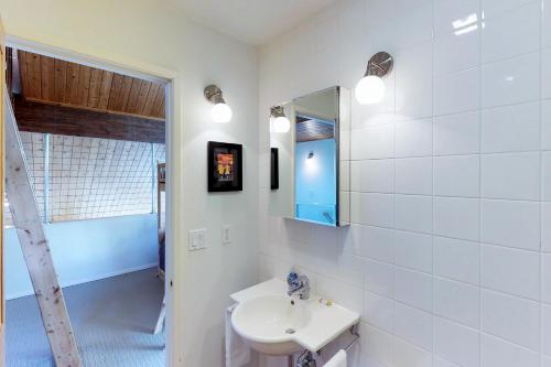 Kúpeľňa v ubytovaní Snowbird Condo #170-D