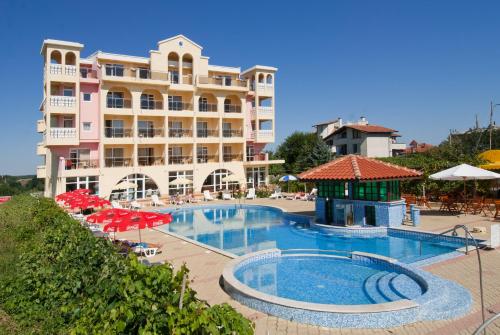 Bazén v ubytování Stefanov 2 Hotel nebo v jeho okolí