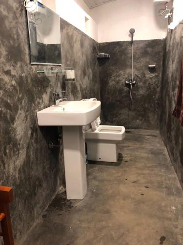 a bathroom with a sink and a toilet at Ella Escapade Hostel in Ella