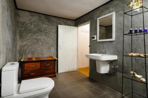 a bathroom with a toilet and a sink at Meena Amma's Tea Experience in Ambawela