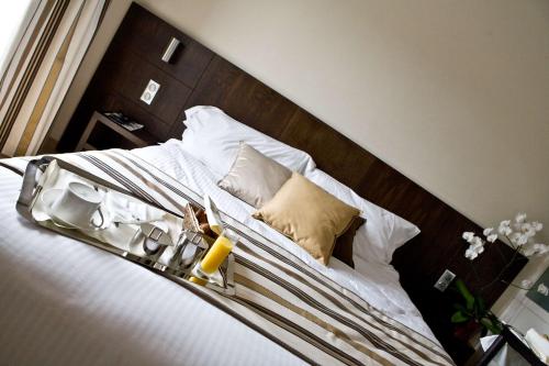 Ένα ή περισσότερα κρεβάτια σε δωμάτιο στο Best Western Plus Hotel des Francs