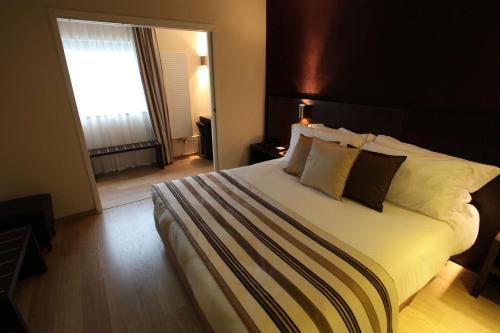 Ένα ή περισσότερα κρεβάτια σε δωμάτιο στο Best Western Plus Hotel des Francs