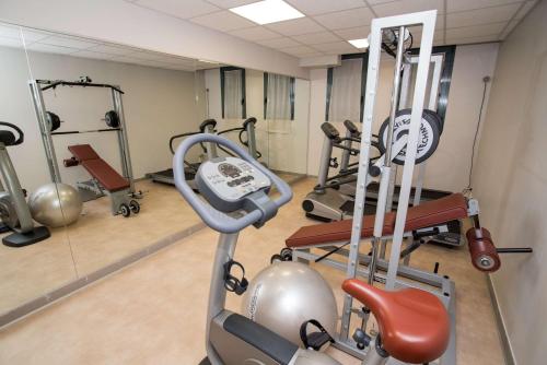 
The fitness center and/or fitness facilities at Best Western Palace Inn Hotel

