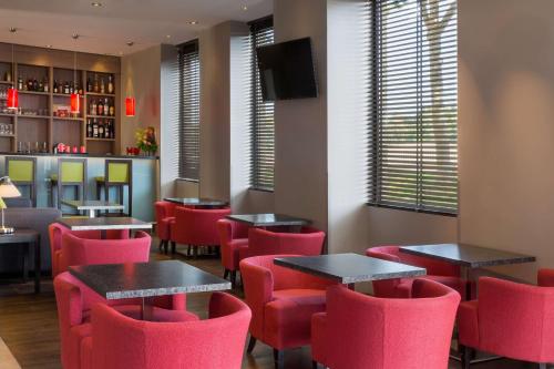 Ruang duduk di Best Western Seine West Hotel
