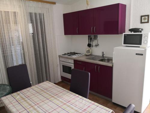 Kuchyň nebo kuchyňský kout v ubytování Apartments Anastazija