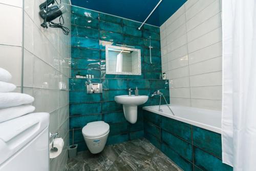 Phòng tắm tại Дизайнерская Студио 10 мин метро Позняки