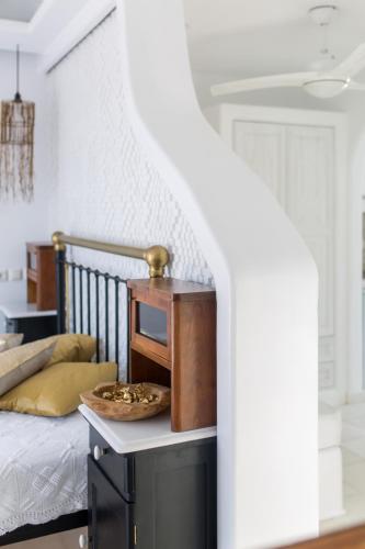 En eller flere senge i et værelse på Naxian Riviera Exclusive Seafront Suites, Junior Suite