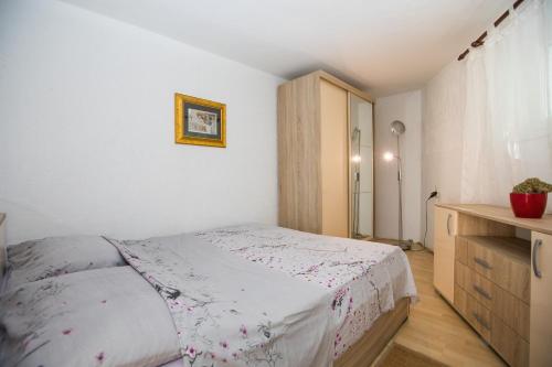 Postel nebo postele na pokoji v ubytování Madonna Field Apartment