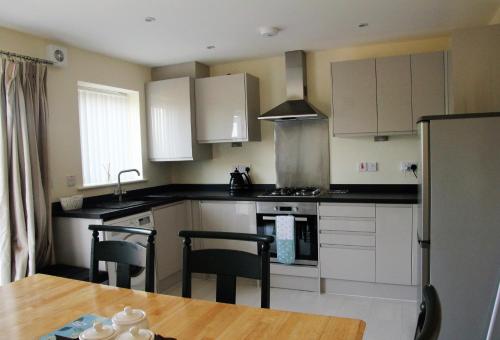 Köök või kööginurk majutusasutuses Bright modern house beside Snowdonia
