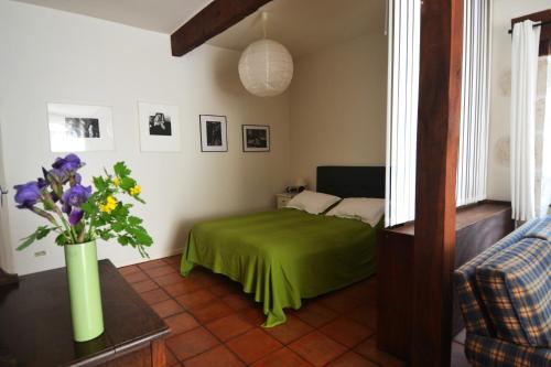 Кровать или кровати в номере Le Manoir