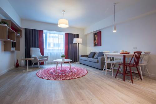 Area soggiorno di Park Inn by Radisson Bucharest Hotel & Residence
