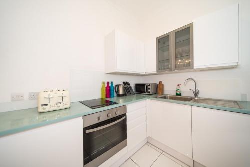 Central London Apartment - Great Location photo 89