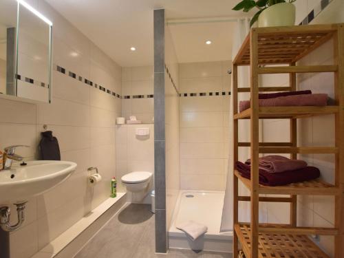 Bilik mandi di Idyllische Wohnung an der Ostseeküste