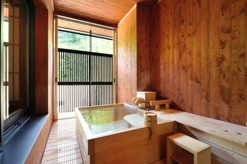 a bathroom with a sink and a window at Hinanoyado Chitose in Tokamachi