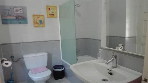 a bathroom with a white toilet and a sink at Príncipe C in Granada
