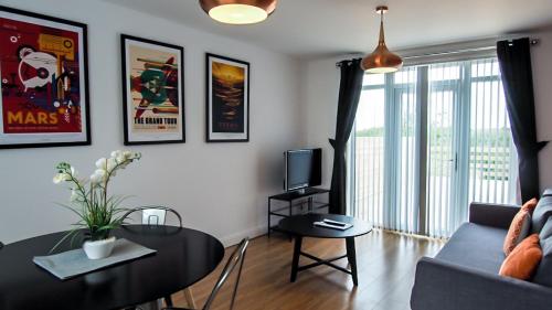 Gallery image of Ur City Pad - The Four Oaks House - 3 Bedrooms - 2 Bathrooms in Sutton Coldfield