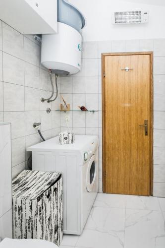 Una cocina o cocineta en Lambrisa