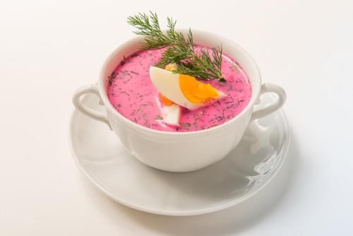 ホテルの敷地内または近くでの食事または食べ物