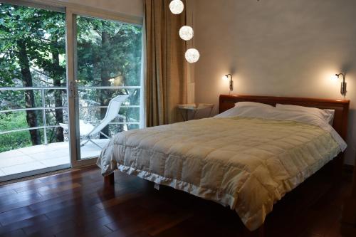 Novi Escape 1 Beachfront with balcony