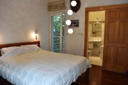 Novi Escape 1 Beachfront with balcony