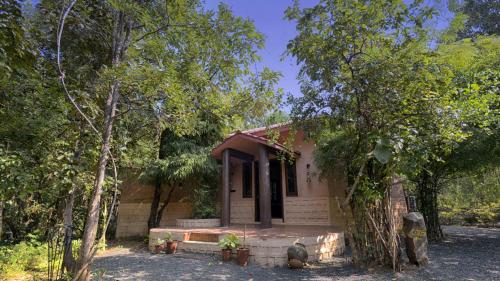 Taman di luar Pench Jungle Camp
