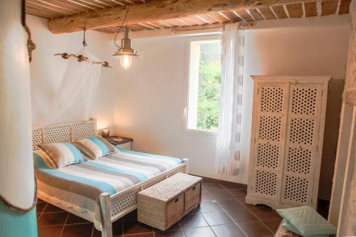 Ένα ή περισσότερα κρεβάτια σε δωμάτιο στο B&B Le Manoir De Gemenos