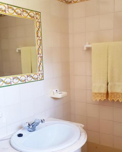 a bathroom with a sink and a mirror and towels at Casa da Mae in Salir