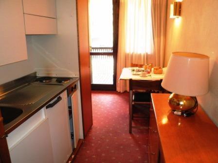 Una cocina o zona de cocina en R.T.A. Hotel des Alpes 2
