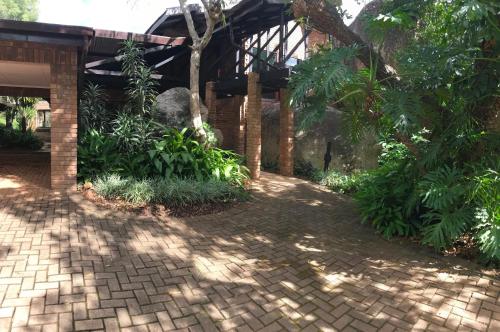 a brick walkway in front of a house at Ulwazi Rock Lodge in Hazyview