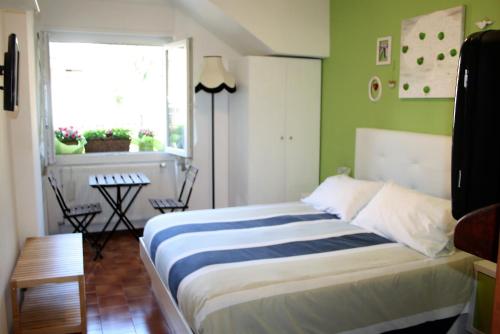 Bed & Breakfast il Bolentino Varenna tesisinde bir odada yatak veya yataklar