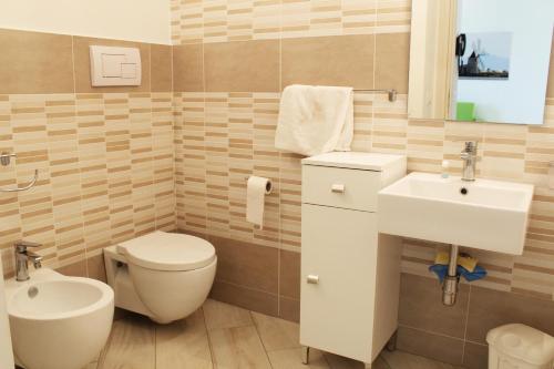 a bathroom with a toilet and a sink at Borgo Aranci - Villetta Peonia B3 - Castellammare del Golfo in Castellammare del Golfo