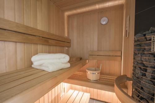 a sauna with white towels in a wooden room at Alpin Lodge in Oberstdorf
