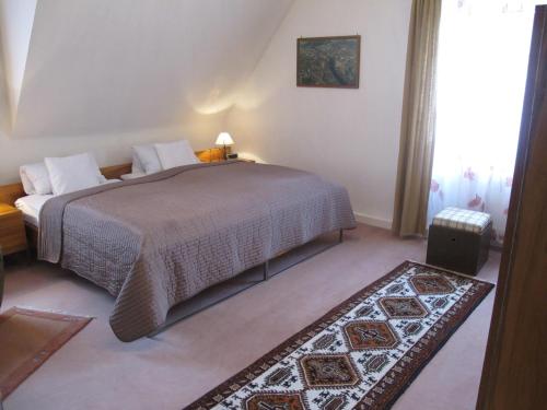 Postel nebo postele na pokoji v ubytování Gasthaus Zum Rothenberg