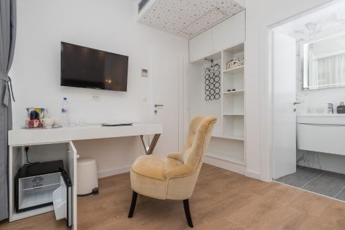Gallery Rooms with Parking