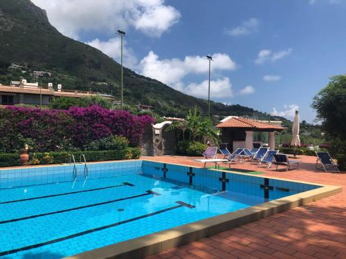 Πισίνα στο ή κοντά στο Villa Moma giardino, tennis e piscina panoramica