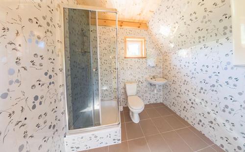Kylpyhuone majoituspaikassa Uweronci
