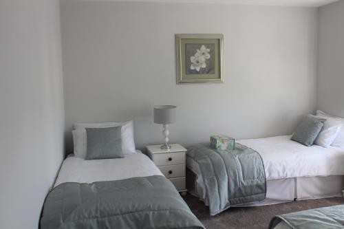 Postel nebo postele na pokoji v ubytování 5 mins walk to Carrick - Sleeps 12 - Off road parking - Modern house