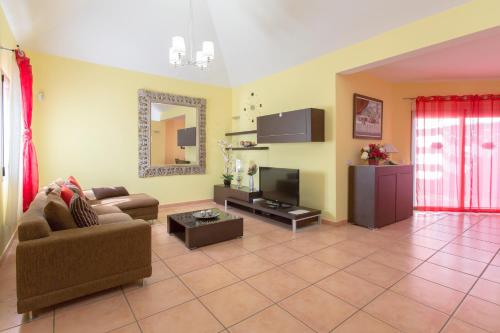 Villa Bella Lucia 1. Piscina Climatizada, WiFi, BBQ.