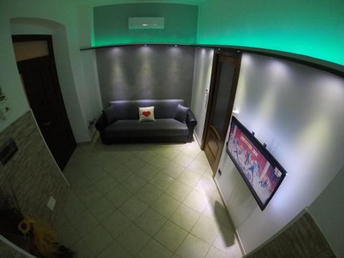 Un pat sau paturi într-o cameră la Frank House