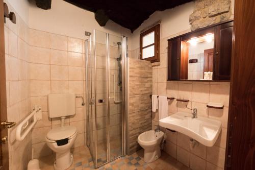 Koupelna v ubytování Agriturismo Monte Acuto