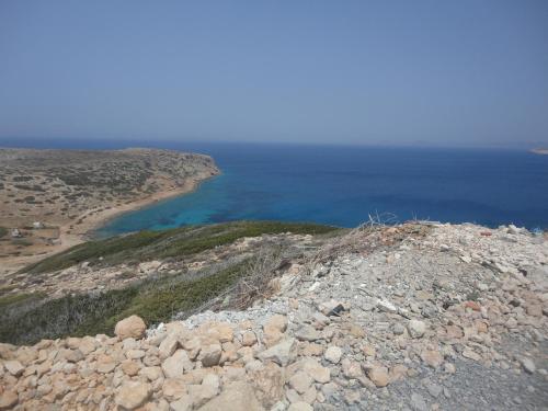 a view of the ocean from the top of a hill at Papadiokampos Maissonete in Roússa Límni
